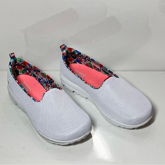 Skechers GOWalk Classic Vegan Summer Blossom Washable Slip-Ons - Picture 2 of 7